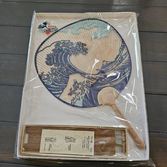 Shiomi Dansen Hokusai Wave Kyoto Uchiwa Fan With Bamboo Stand - Picture 1 of 9